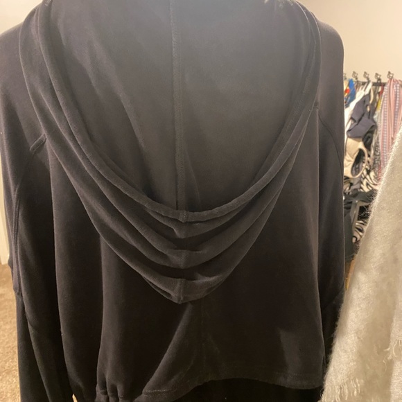 Adorable deep blue/grey top. - Picture 2 of 4